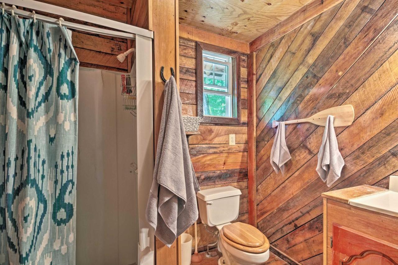 Creekside Cabin With Deck In Pisgah Forest! Barnardsville Exterior photo